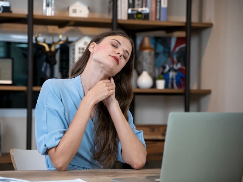 6 Claves para evitar dolores de cuello en el trabajo